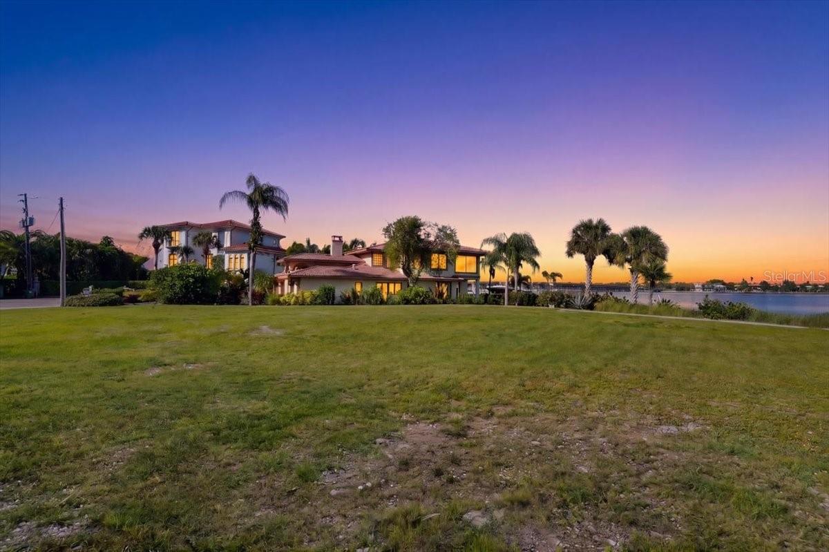 894 FREELING DRIVE, Sarasota, FL 34242 894 FREELING DRIVE, Sarasota, FL 34242