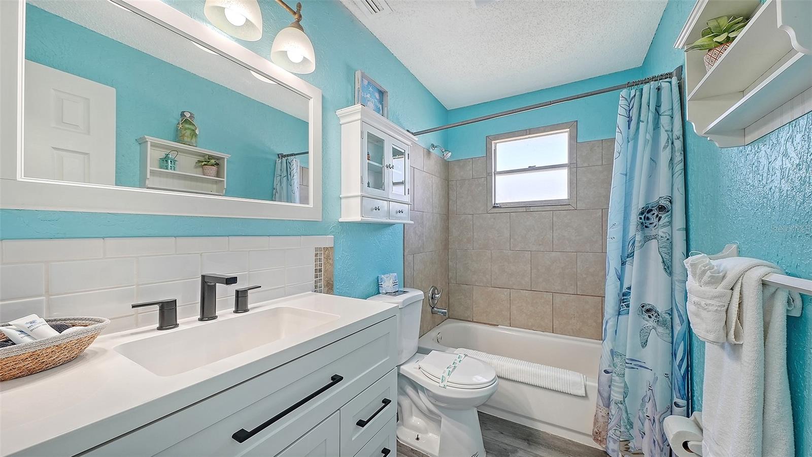 Unit B, Guest Bathroom.