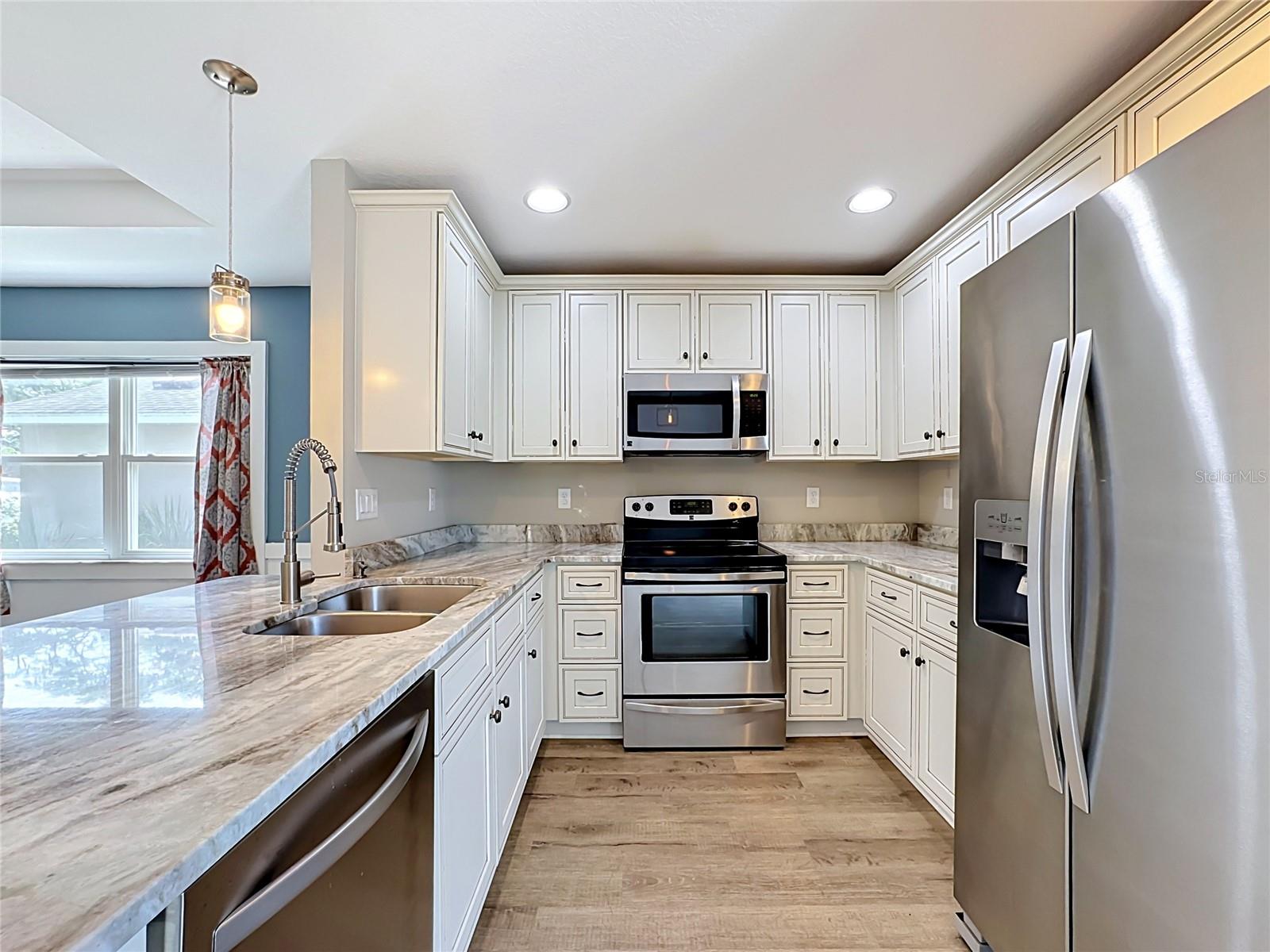 812 33RD STREET W, Bradenton, FL 34205