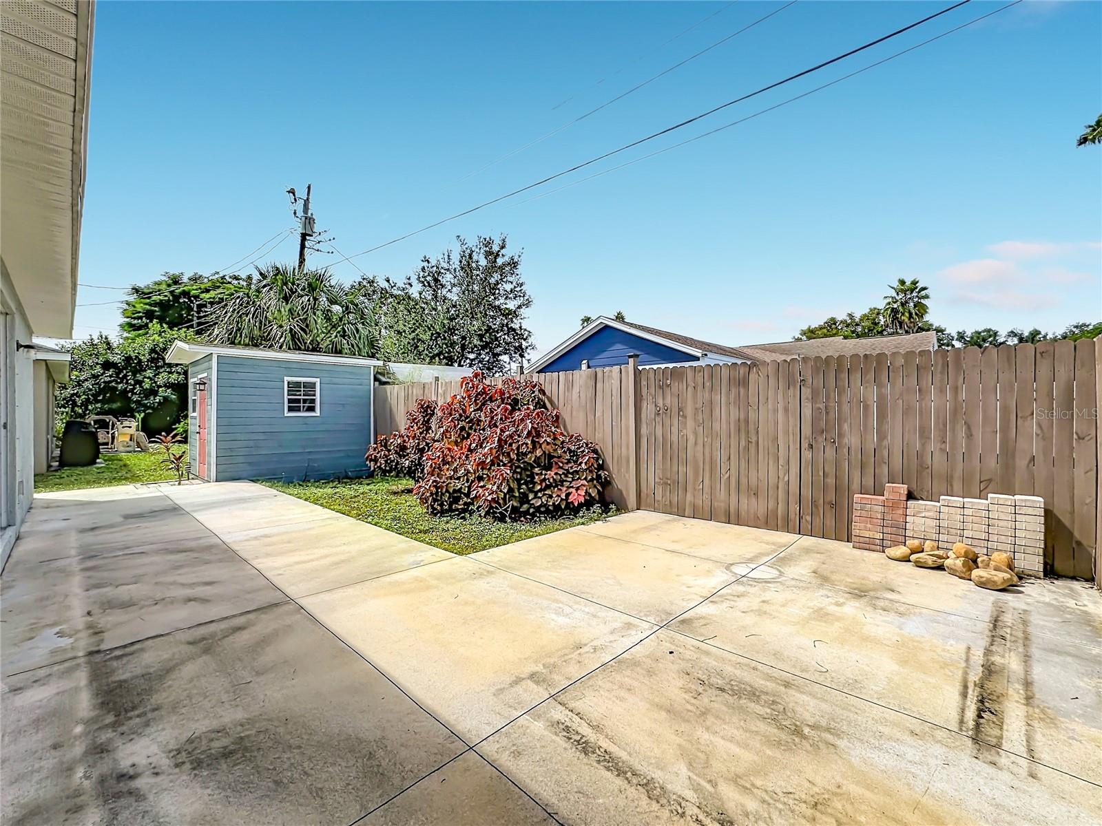 812 33RD STREET W, Bradenton, FL 34205