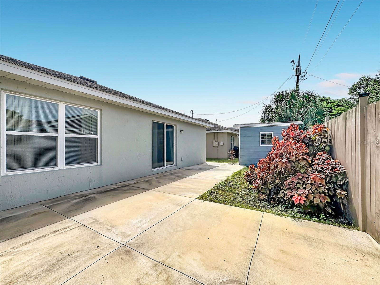 812 33RD STREET W, Bradenton, FL 34205