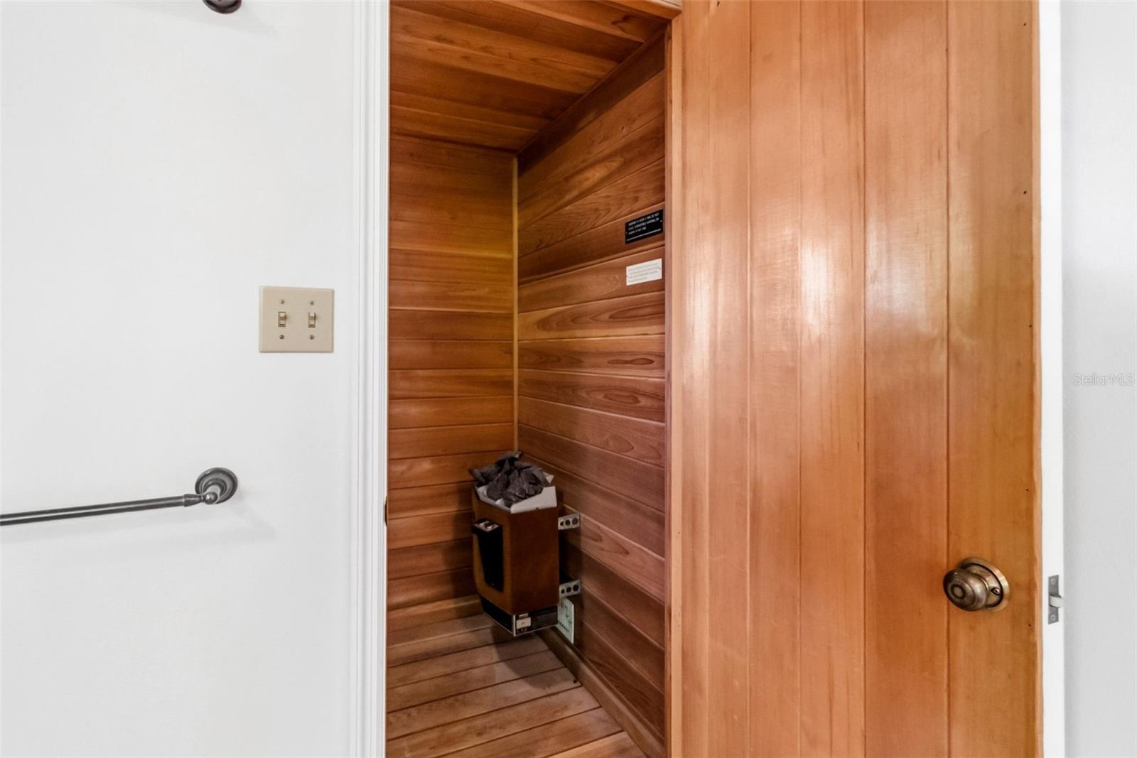 5122 KESTRAL PARK S, Sarasota, FL 34231