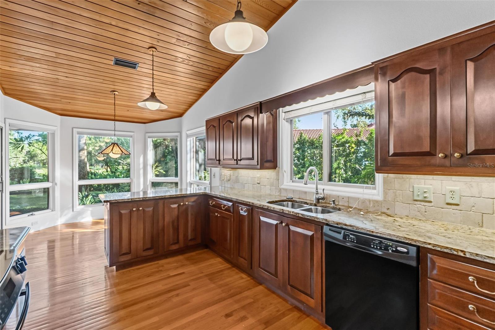 5122 KESTRAL PARK S, Sarasota, FL 34231