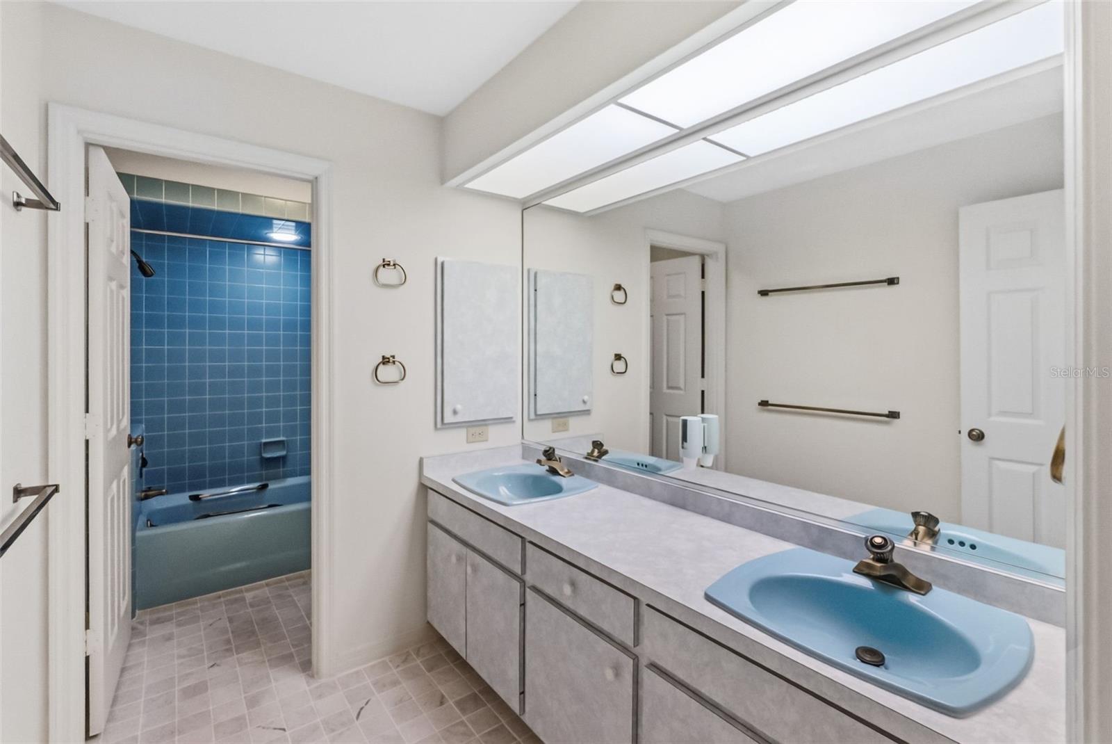 5122 KESTRAL PARK S, Sarasota, FL 34231