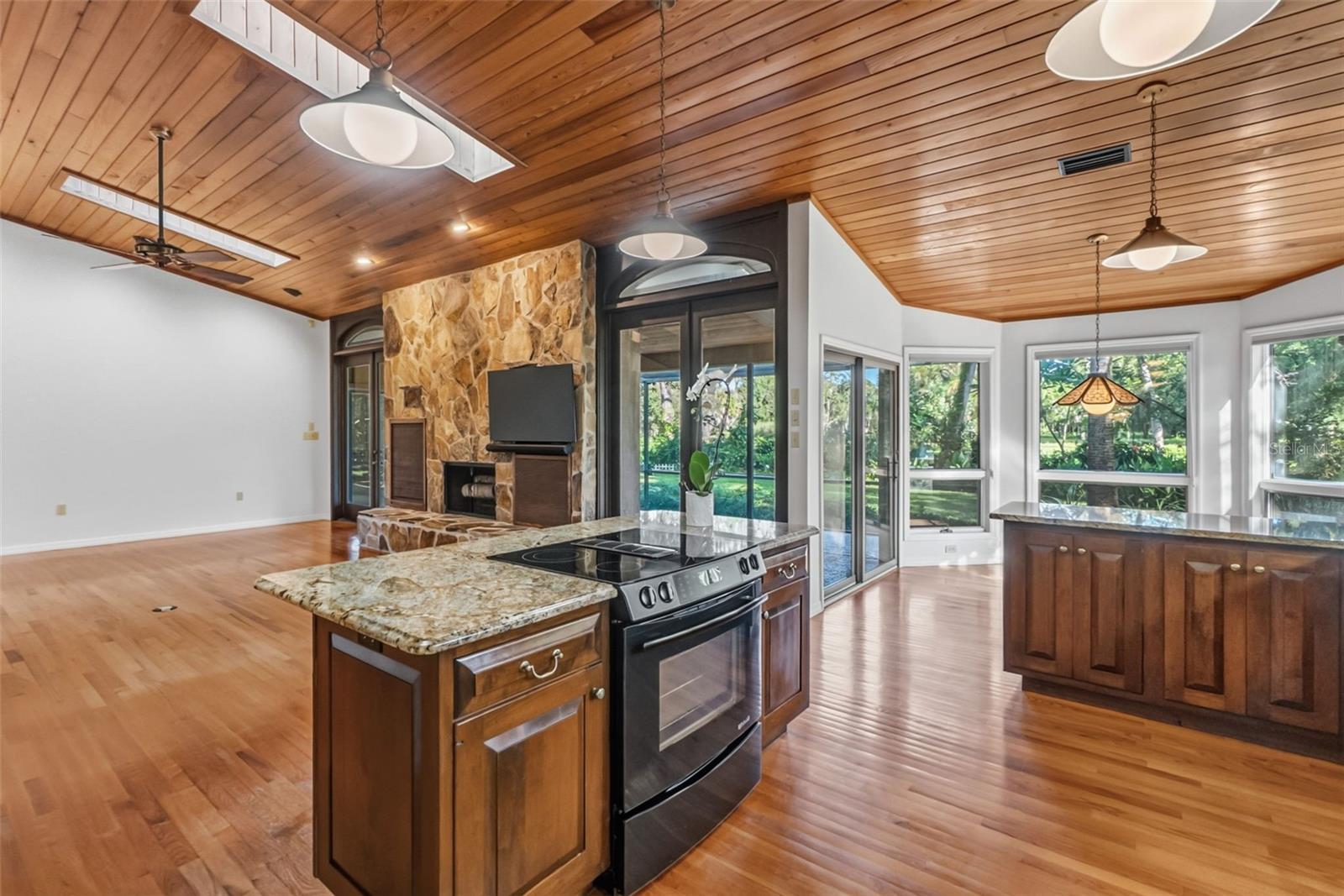 5122 KESTRAL PARK S, Sarasota, FL 34231
