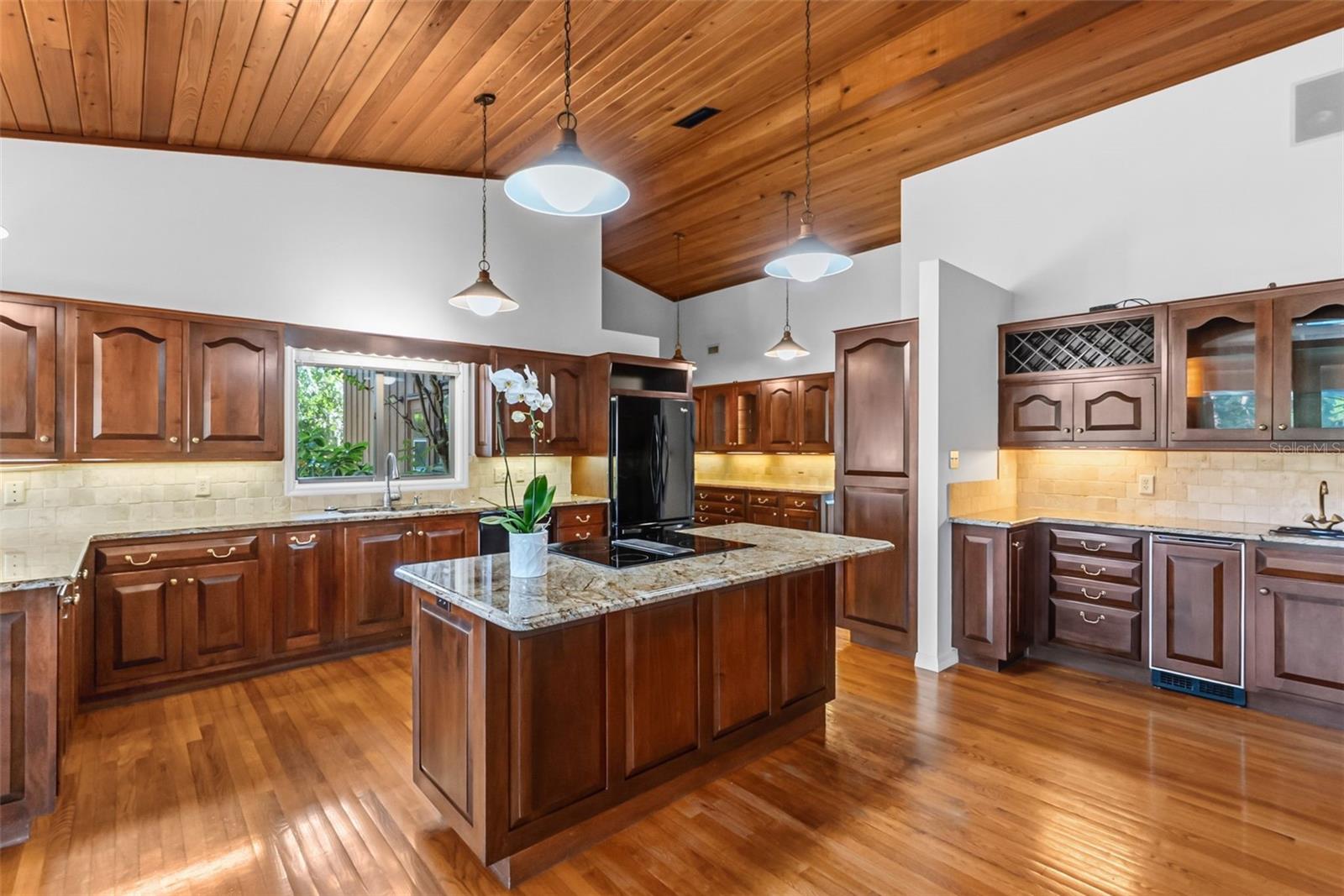 5122 KESTRAL PARK S, Sarasota, FL 34231