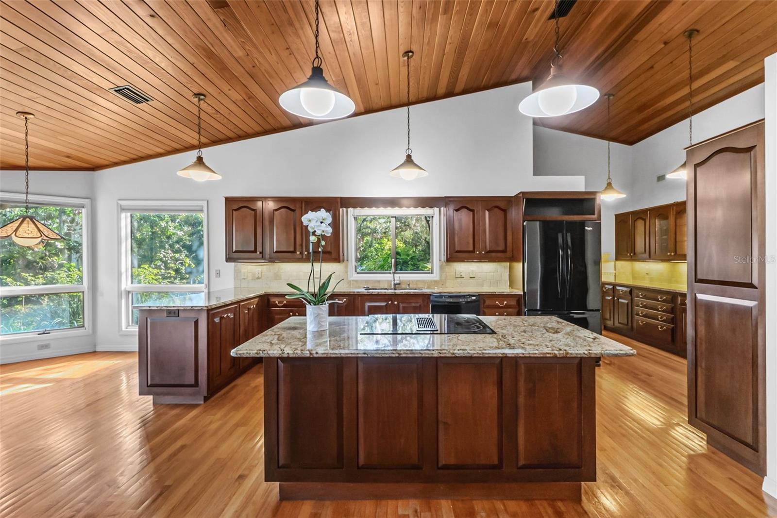 5122 KESTRAL PARK S, Sarasota, FL 34231