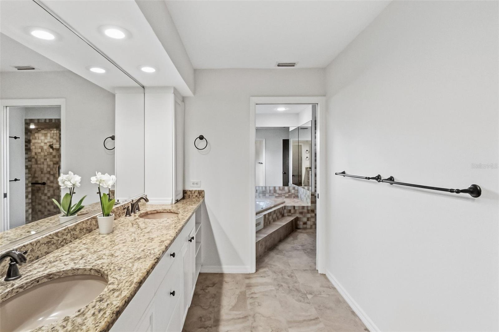 5122 KESTRAL PARK S, Sarasota, FL 34231