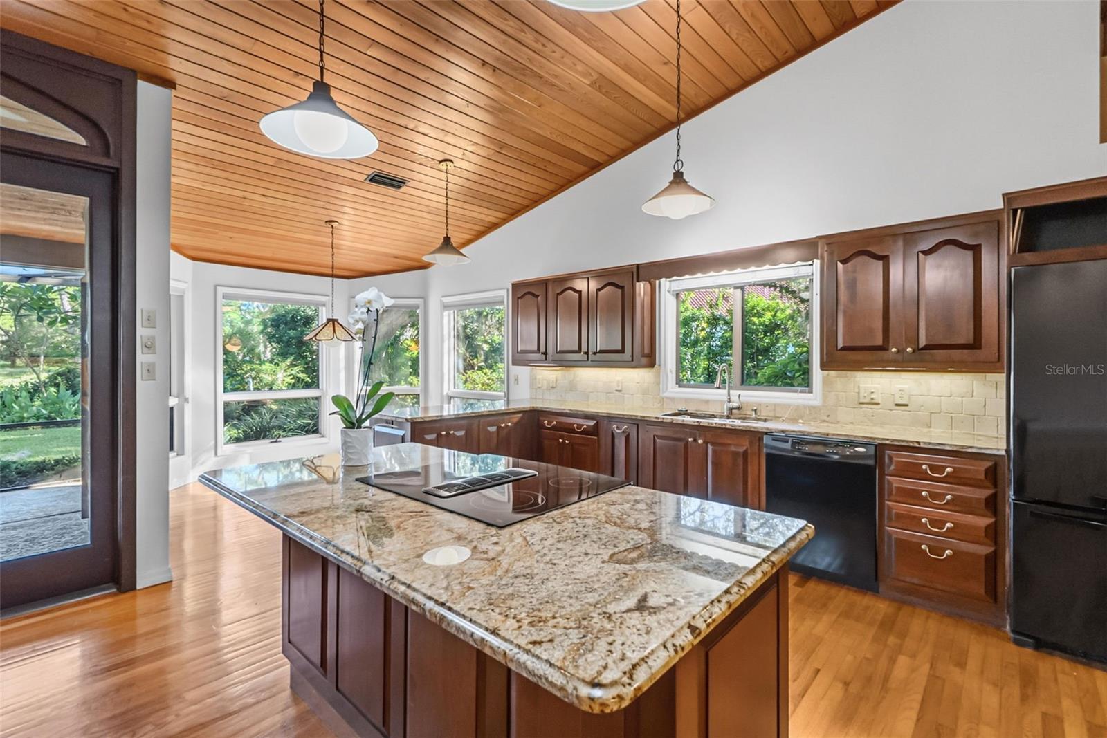 5122 KESTRAL PARK S, Sarasota, FL 34231