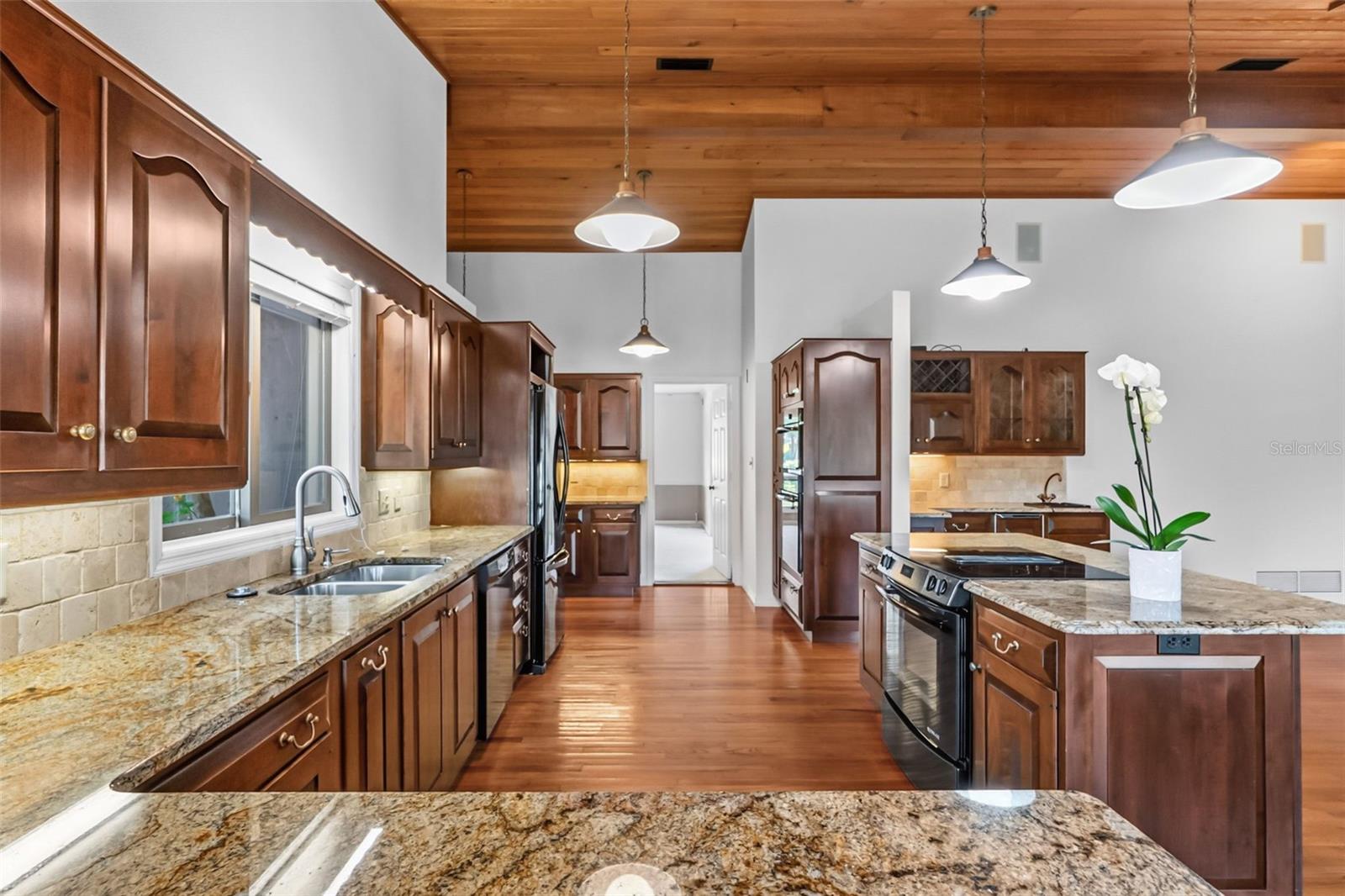 5122 KESTRAL PARK S, Sarasota, FL 34231