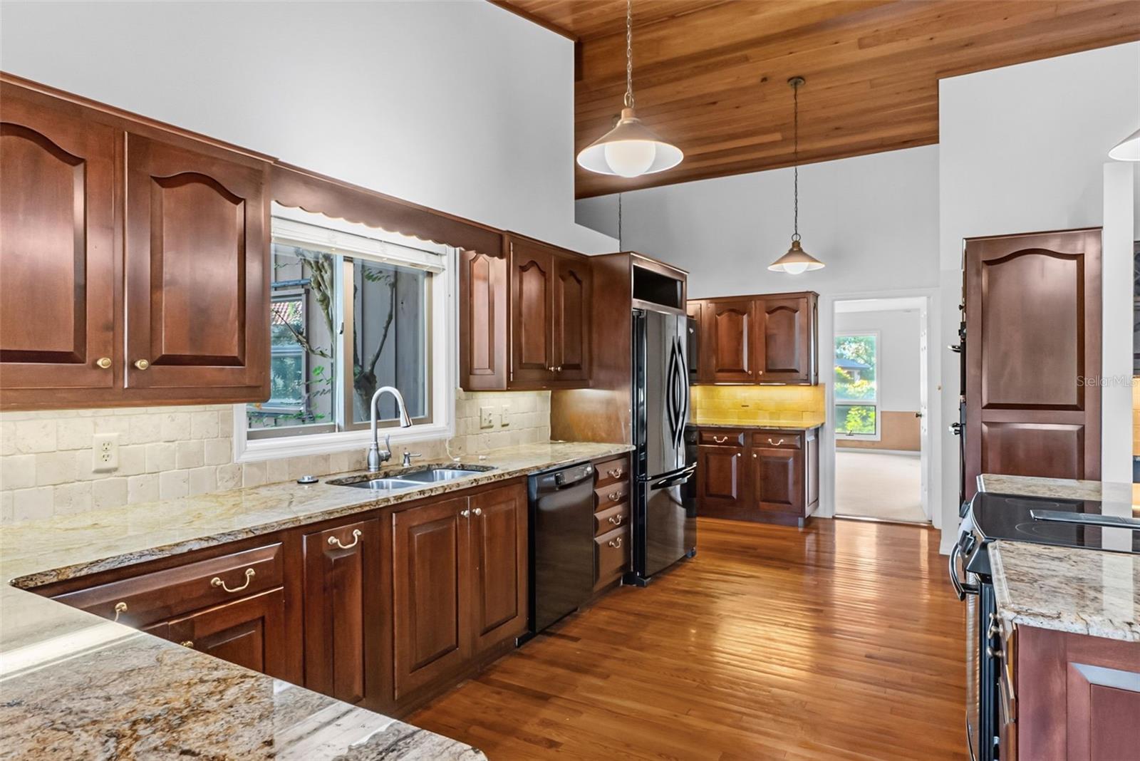 5122 KESTRAL PARK S, Sarasota, FL 34231