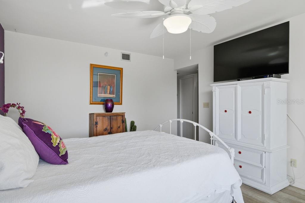 5940 PELICAN BAY PLAZA S, #203, Gulfport, FL 33707