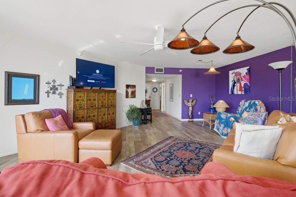 5940 PELICAN BAY PLAZA S, #203, Gulfport, FL 33707
