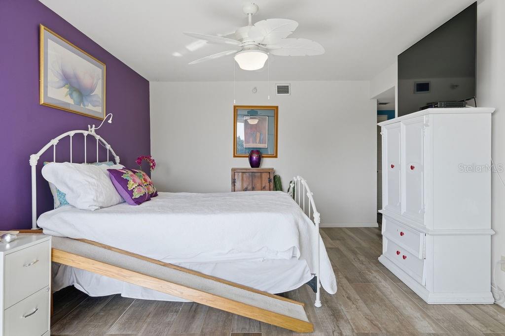 5940 PELICAN BAY PLAZA S, #203, Gulfport, FL 33707