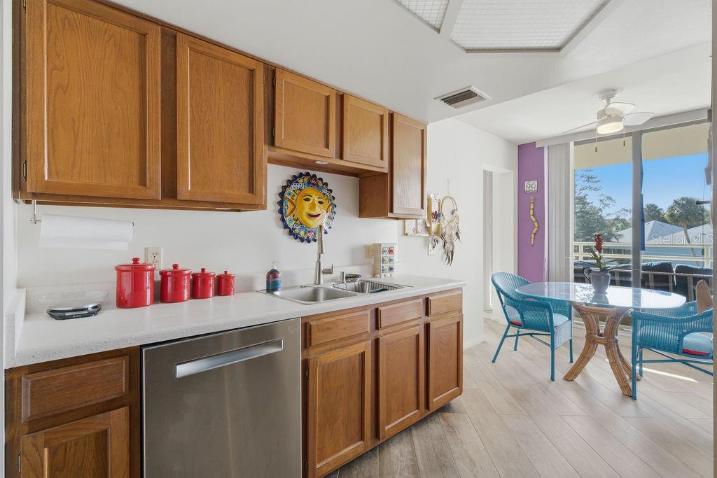 5940 PELICAN BAY PLAZA S, #203, Gulfport, FL 33707
