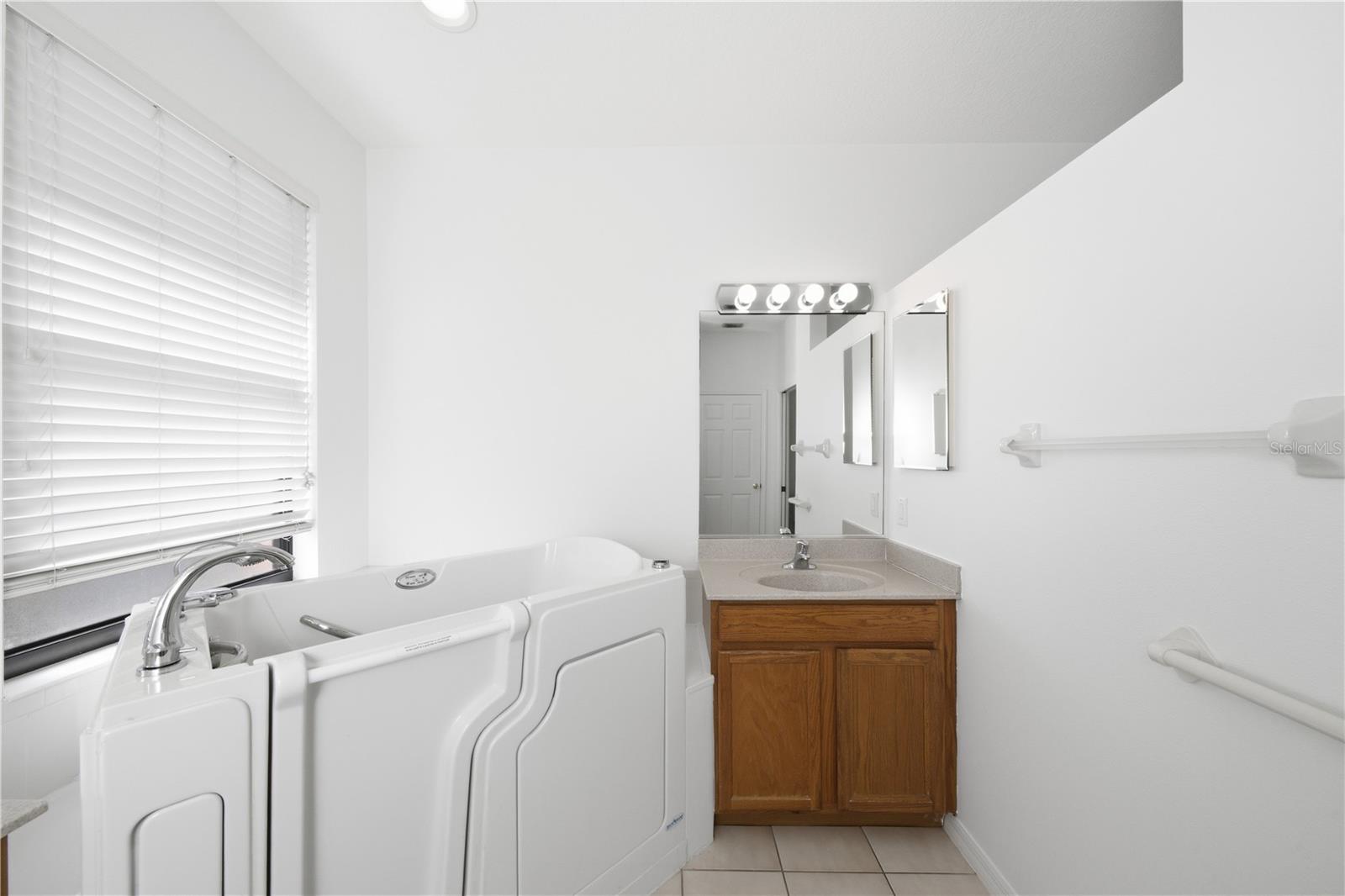 8013 STIRLING FALLS CIRCLE, Sarasota, FL 34243