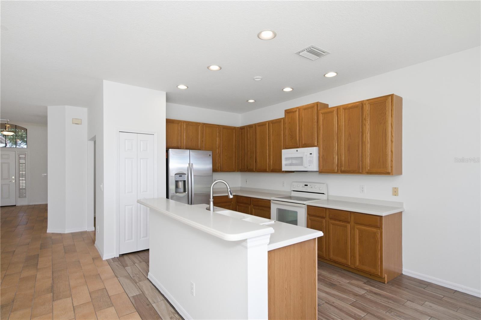 8013 STIRLING FALLS CIRCLE, Sarasota, FL 34243