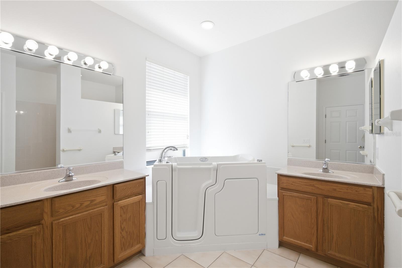 8013 STIRLING FALLS CIRCLE, Sarasota, FL 34243
