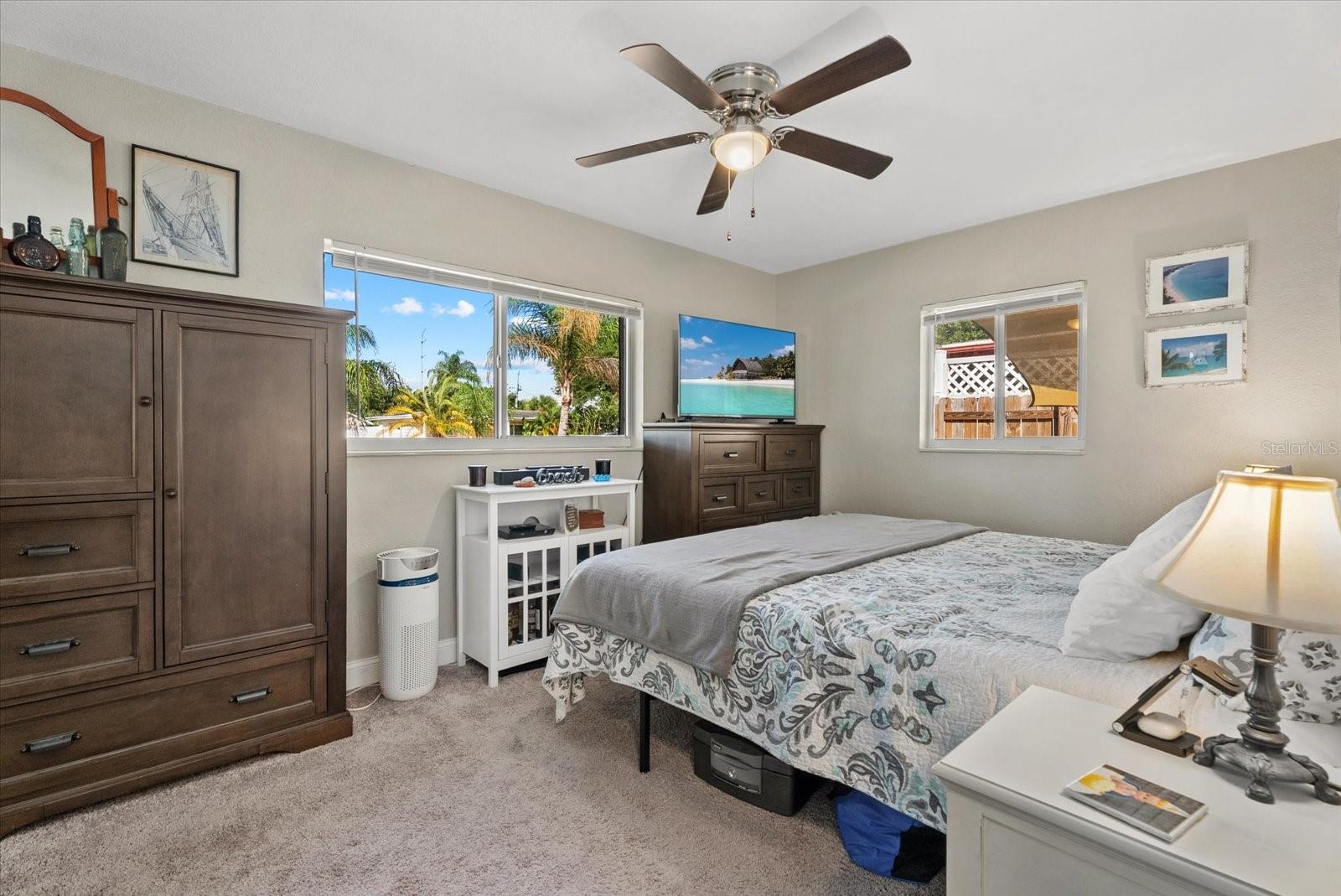 5766 37TH AVENUE N, St Petersburg, FL 33710