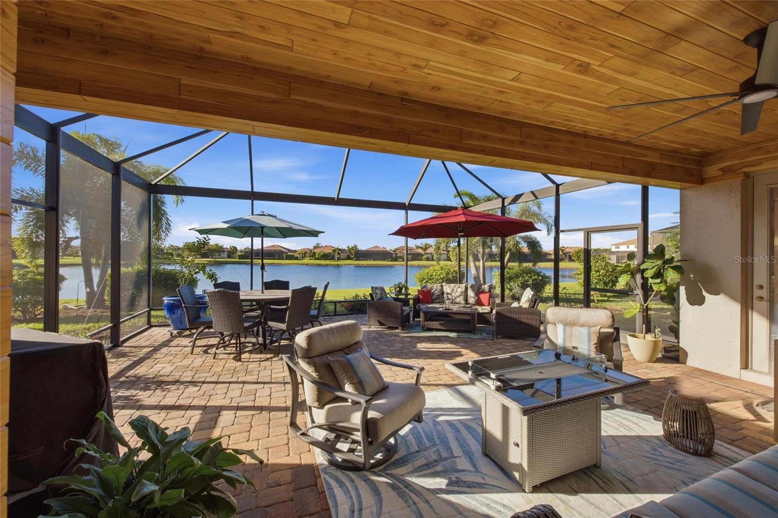 Lanai with Teak Wood Awning