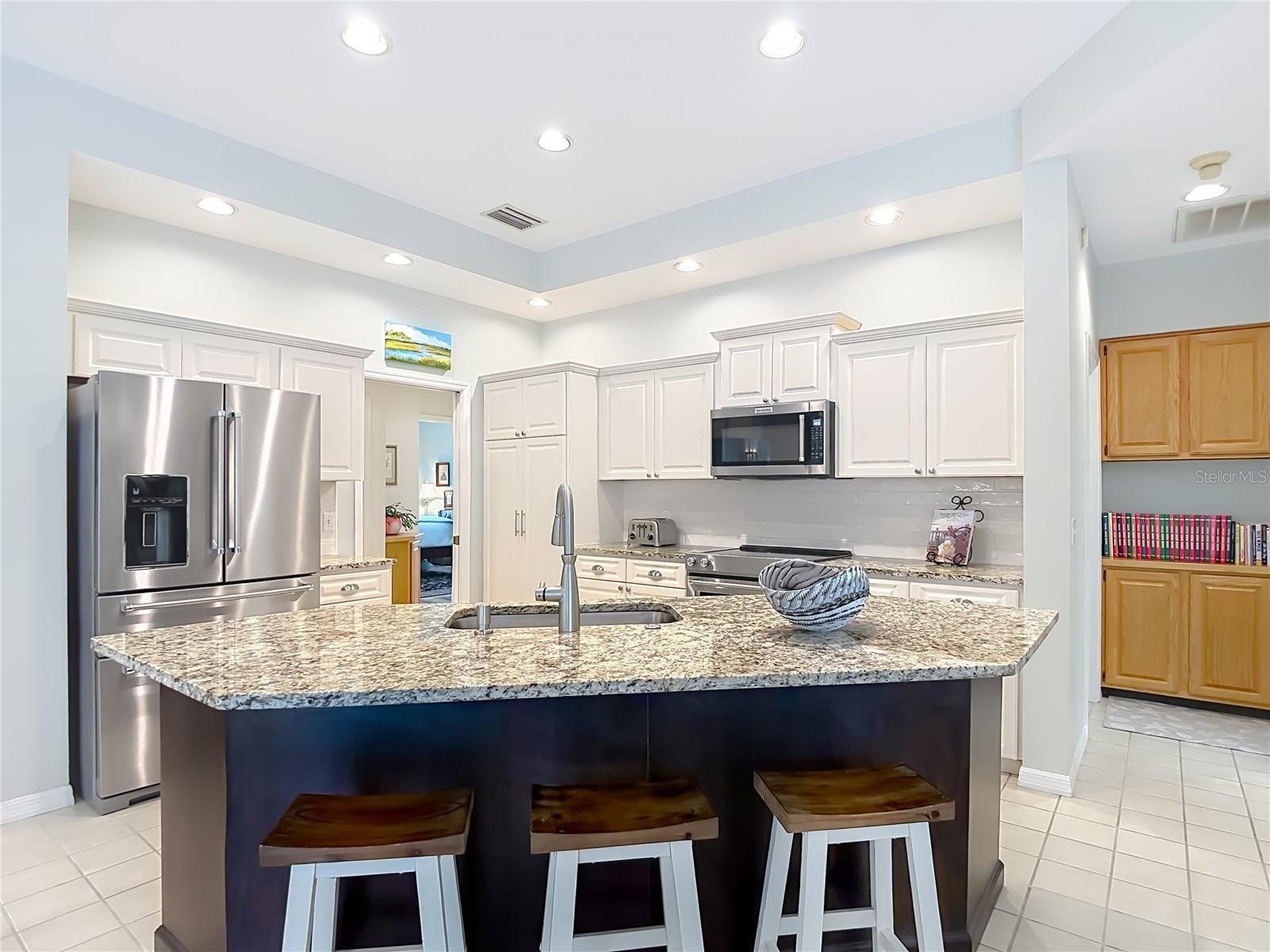 8704 BROADGREEN COURT, Tampa, FL 33647