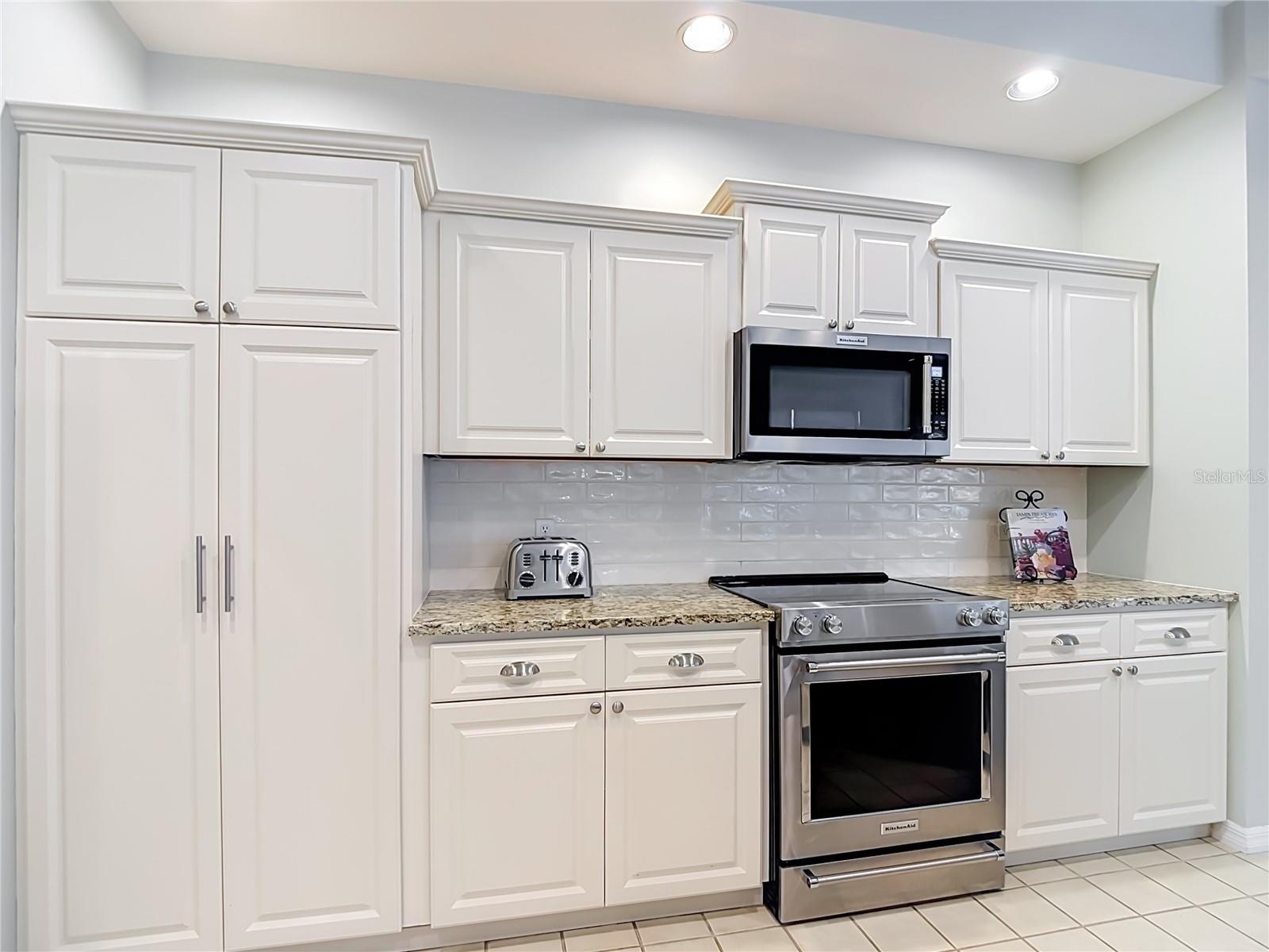 8704 BROADGREEN COURT, Tampa, FL 33647