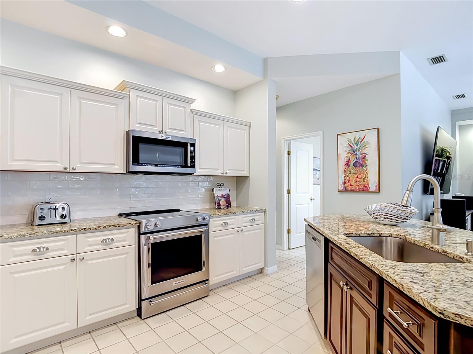 8704 BROADGREEN COURT, Tampa, FL 33647