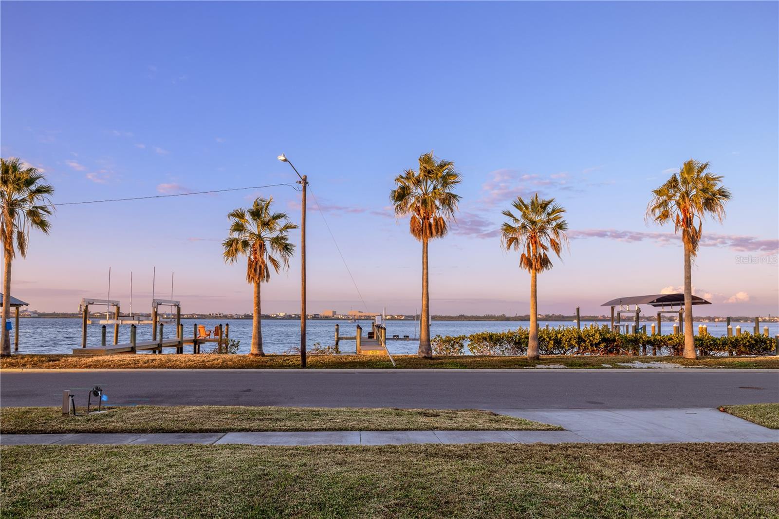 1910 RIVERSIDE DRIVE E, Bradenton, FL 34208