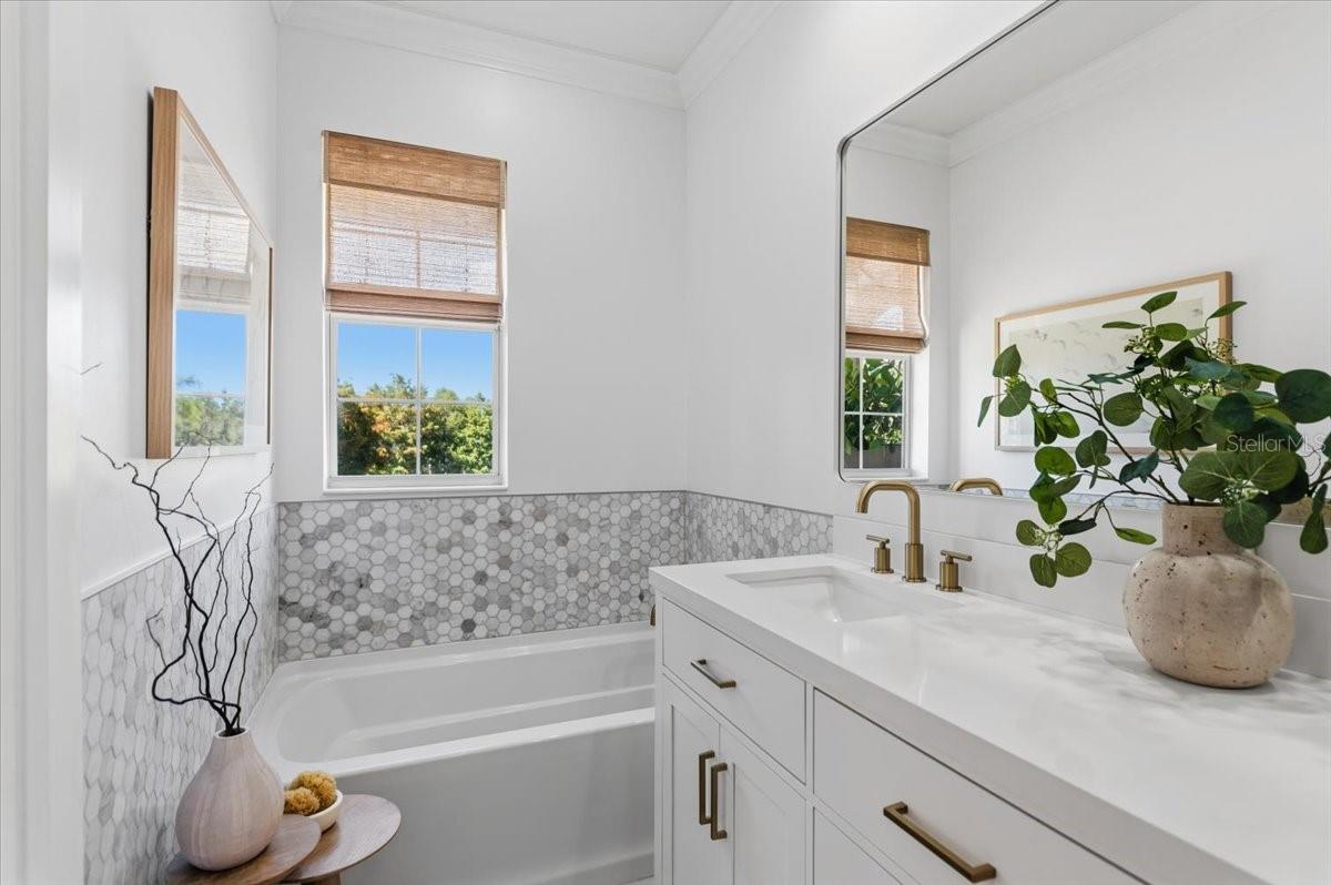 1523 NAPOLI DRIVE E, Sarasota, FL 34232