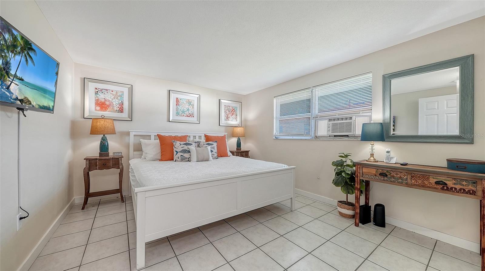 212 66TH STREET, Holmes Beach, FL 34217