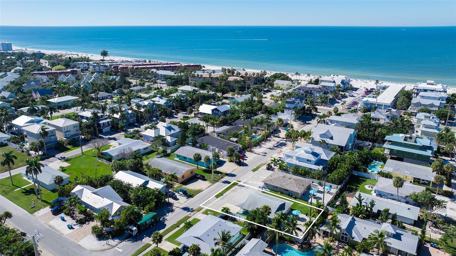 Literally 4 houses and a condo building to the beach!