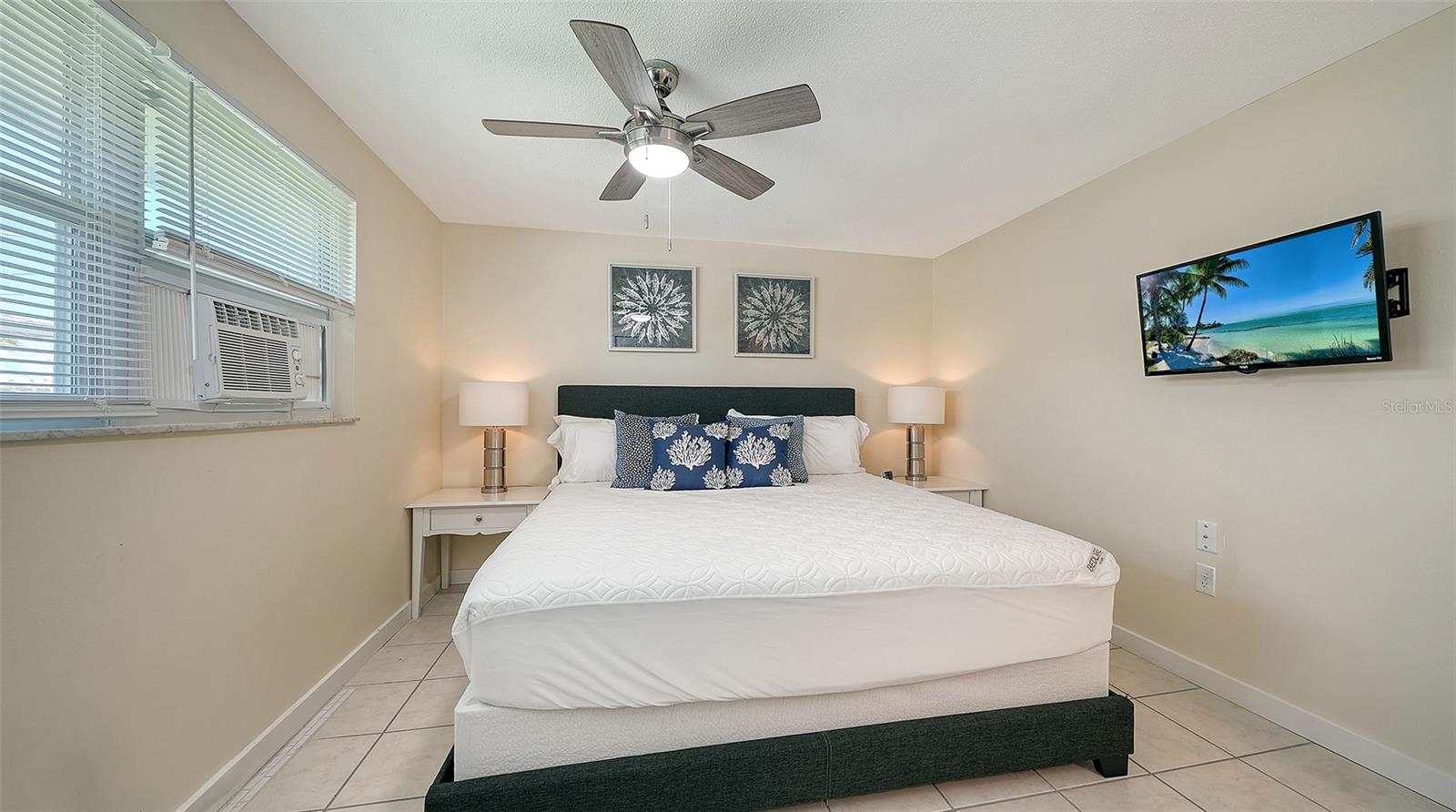212 66TH STREET, Holmes Beach, FL 34217