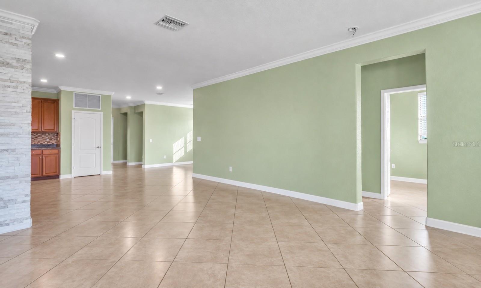 OPEN CONCEPT!