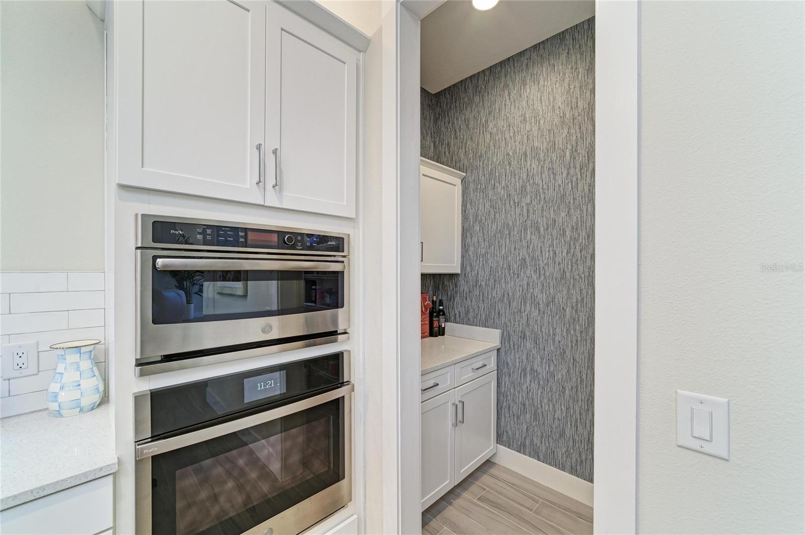 8269 GRANDE SHORES DRIVE, Sarasota, FL 34240