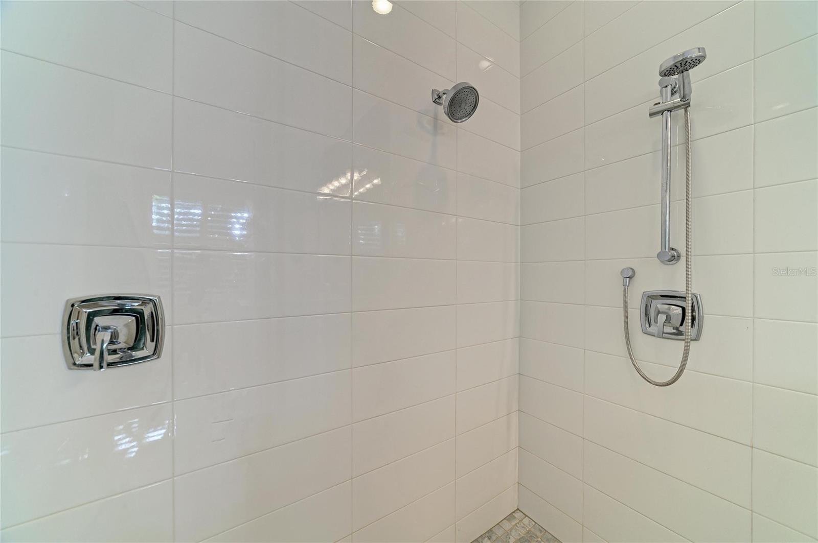 8269 GRANDE SHORES DRIVE, Sarasota, FL 34240