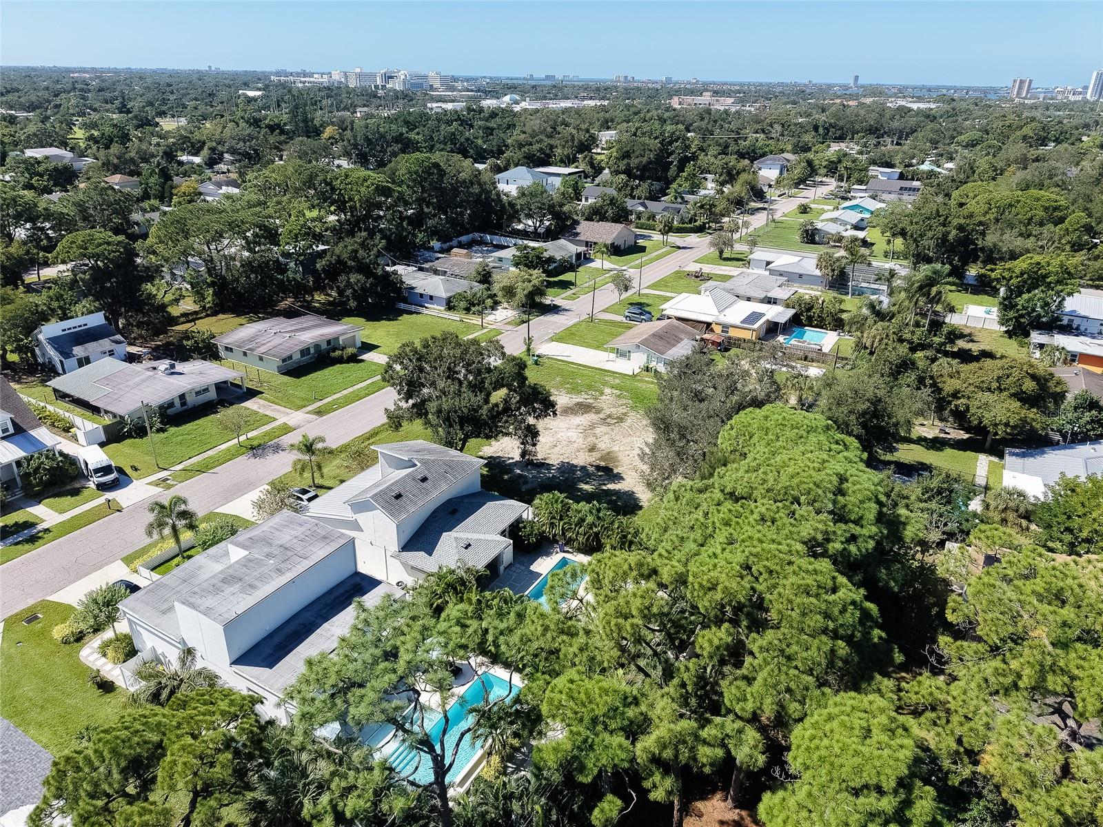 2555 WOOD STREET, Sarasota, FL 34237