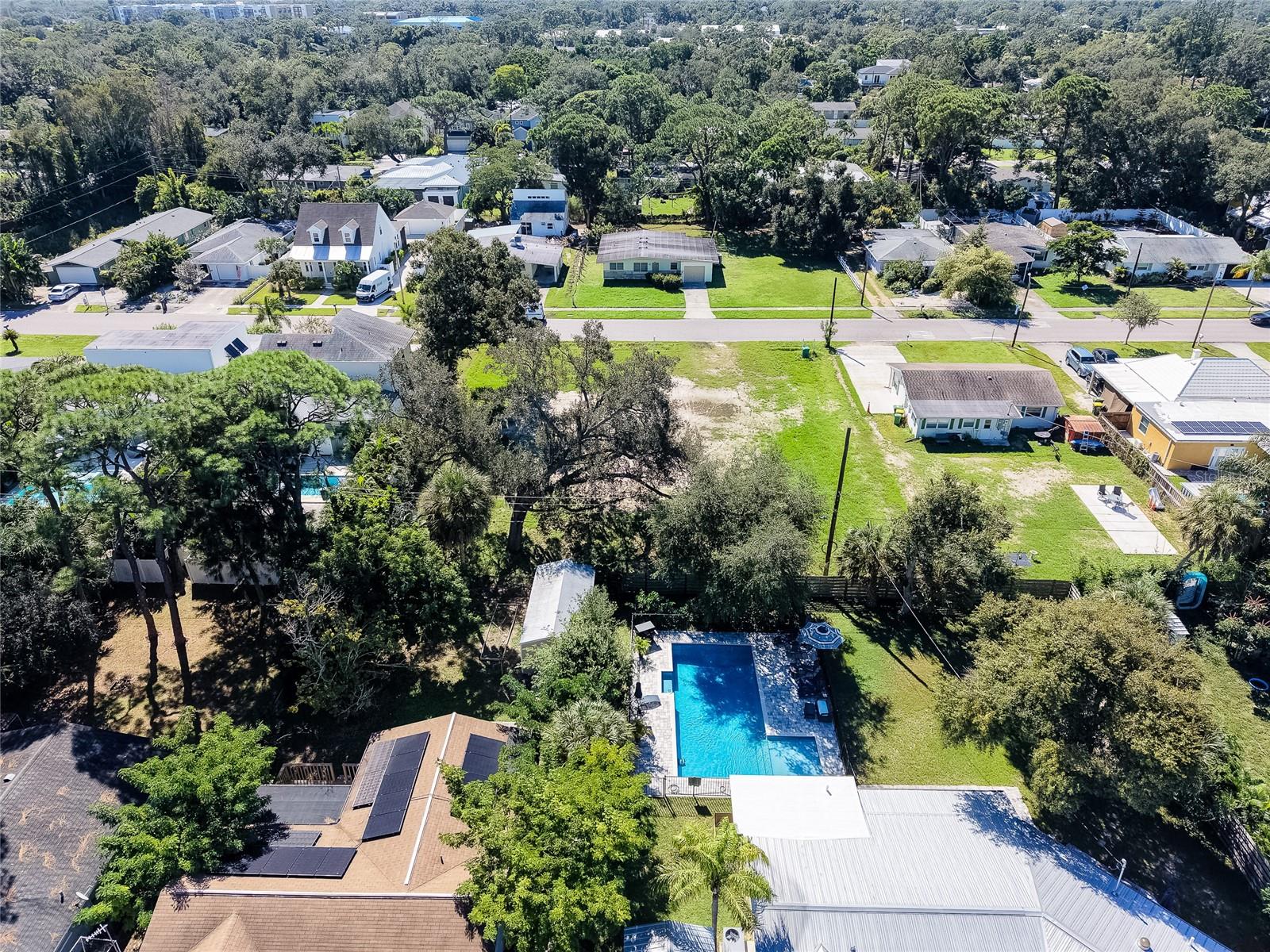 2555 WOOD STREET, Sarasota, FL 34237