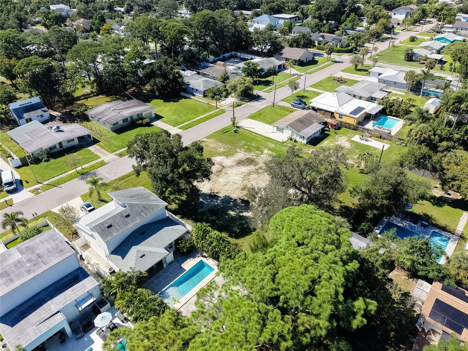 2555 WOOD STREET, Sarasota, FL 34237