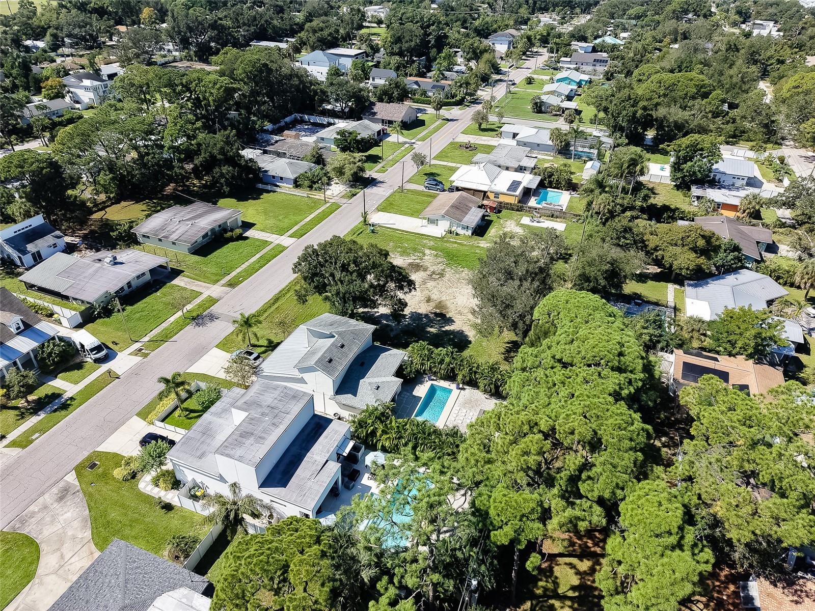 2555 WOOD STREET, Sarasota, FL 34237