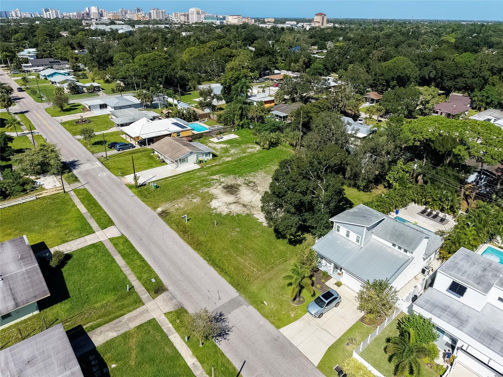 2555 WOOD STREET, Sarasota, FL 34237