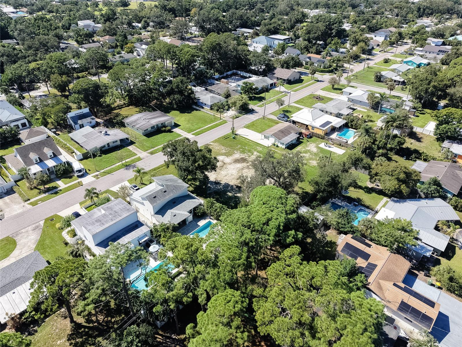 2555 WOOD STREET, Sarasota, FL 34237