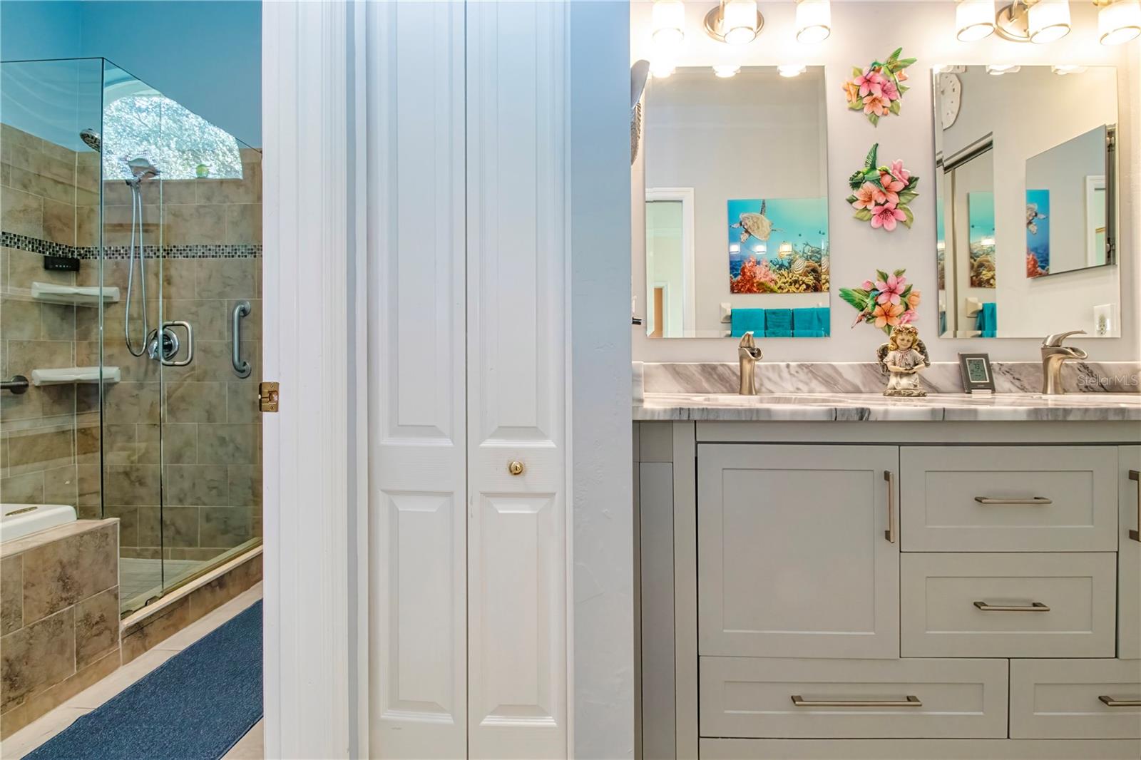 En suite bath, shower separate.
