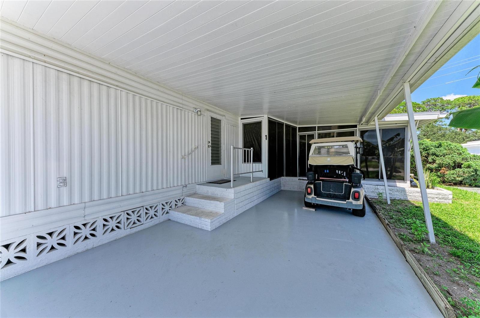 4924 OAKLAND HILLS AVENUE, Sarasota, FL 34234 4924 OAKLAND HILLS AVENUE, Sarasota, FL 34234