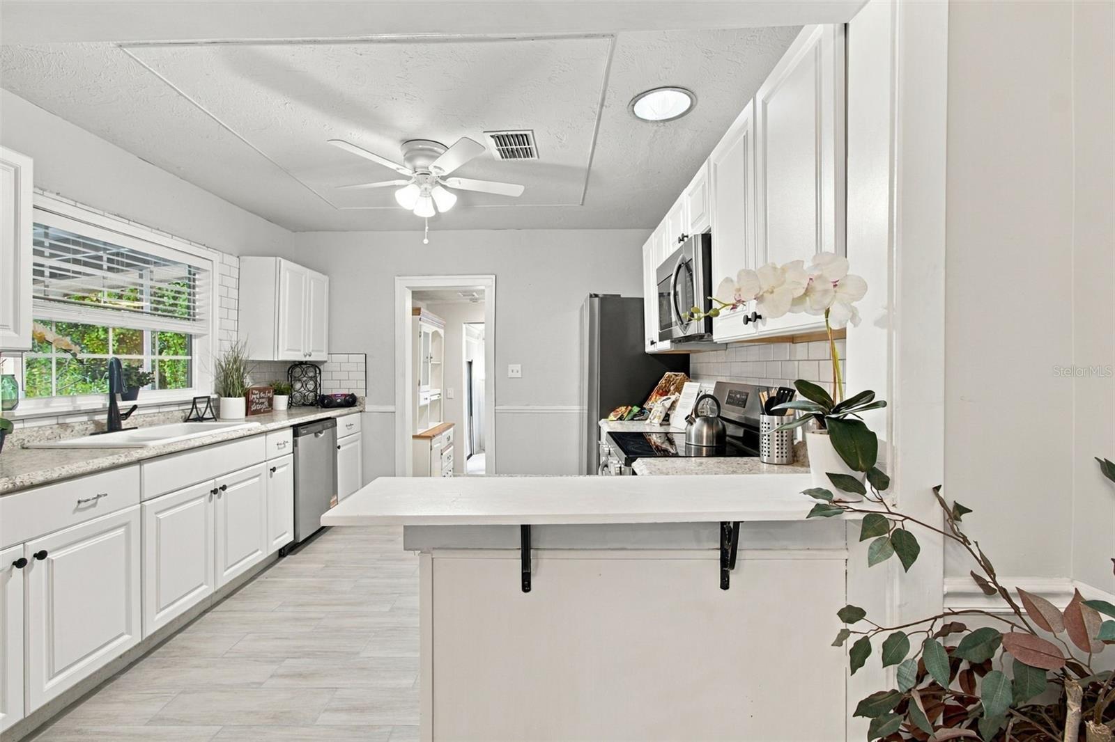 2115 55TH AVENUE E, Bradenton, FL 34203