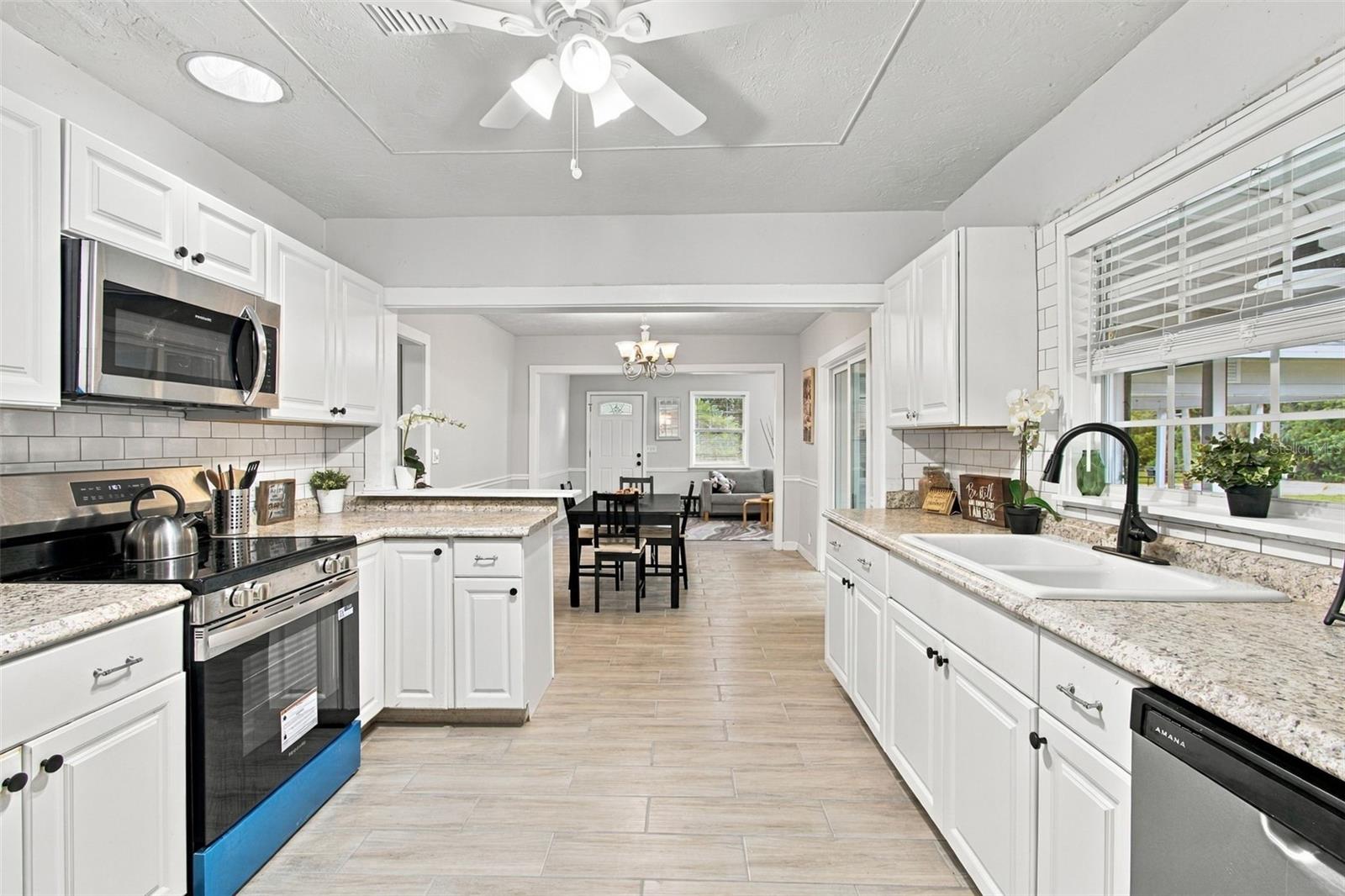 2115 55TH AVENUE E, Bradenton, FL 34203