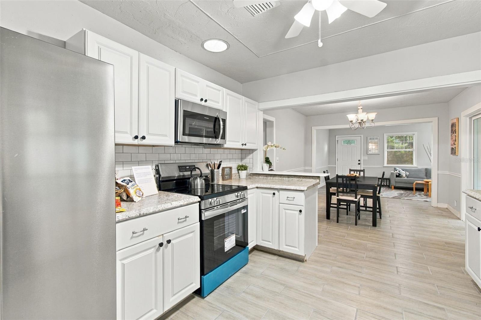 2115 55TH AVENUE E, Bradenton, FL 34203