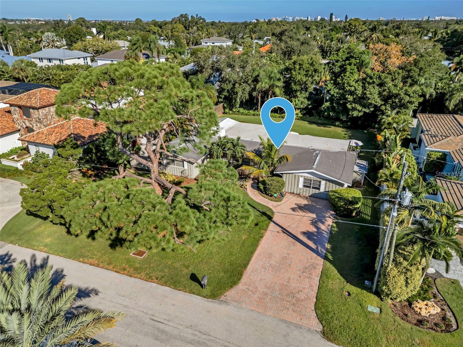 1605 N LAKE SHORE DRIVE, Sarasota, FL 34231