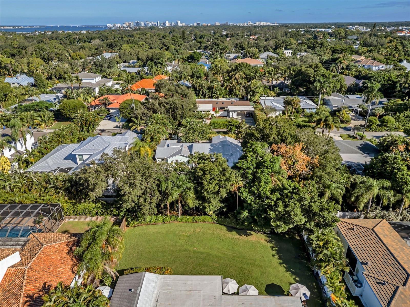 1605 N LAKE SHORE DRIVE, Sarasota, FL 34231