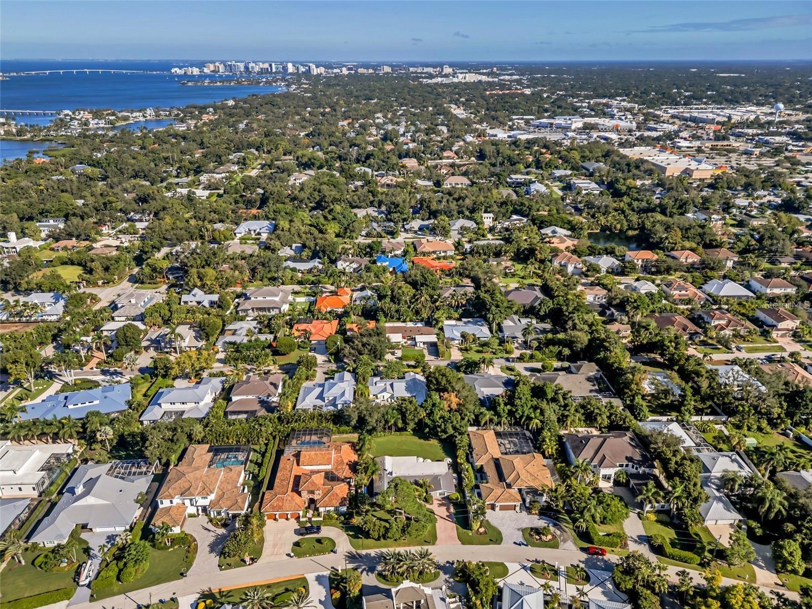 1605 N LAKE SHORE DRIVE, Sarasota, FL 34231