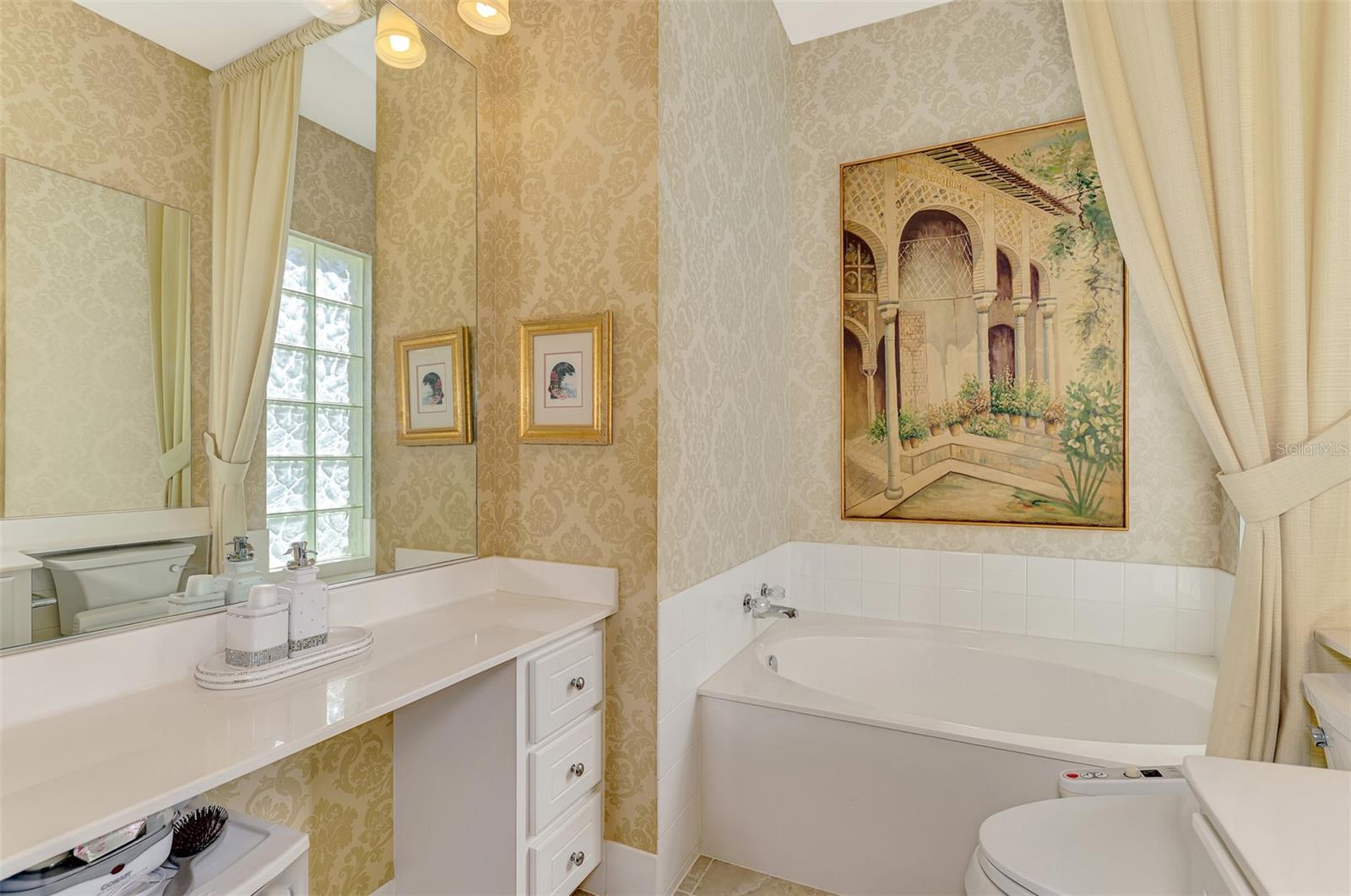 5882 BENEVENTO DRIVE, Sarasota, FL 34238